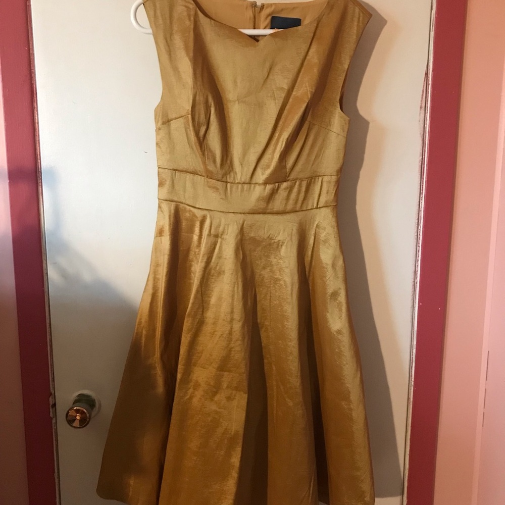 Elegant Gold Sleeveless Gown